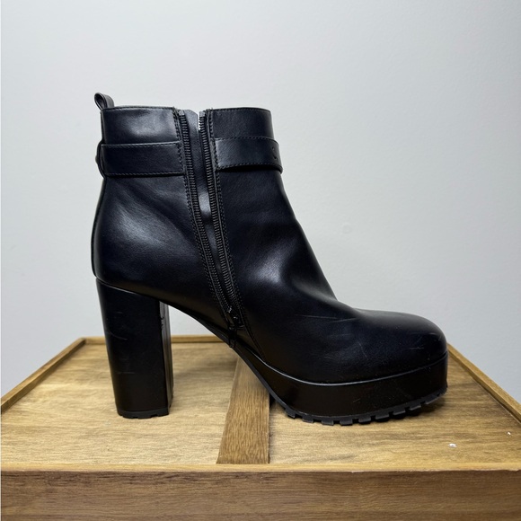 Juicy Couture Black Chunky Heel Ankle Boots - Picture 2 of 11